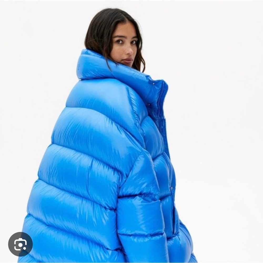 Aritzia TNA Mega Puff Meme. Discontinued.